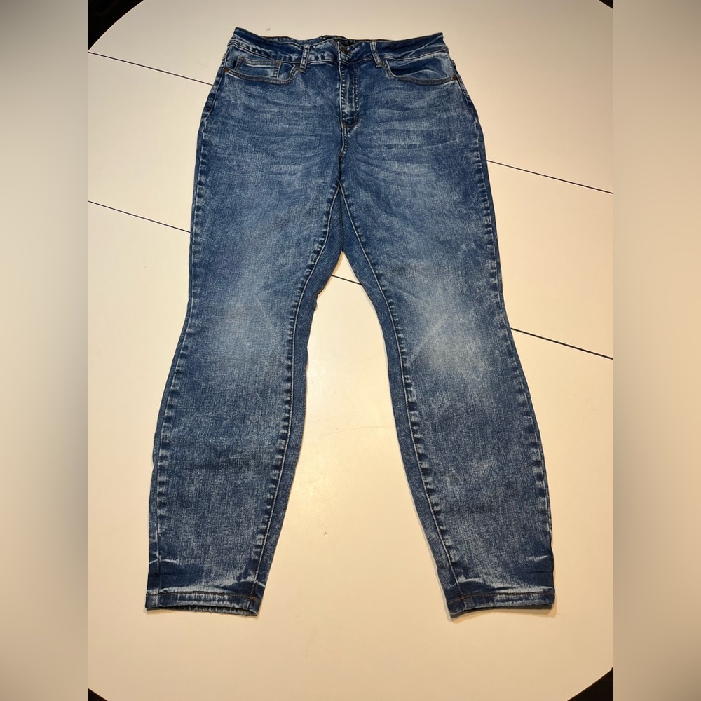 Judy Blue Medium Wash Blue Skinny Jeans